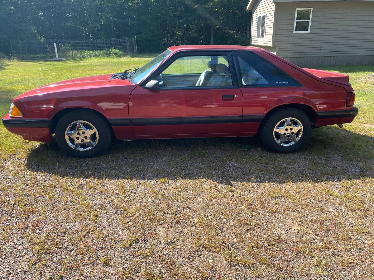 Mustang-hatchback-1990-red-2
