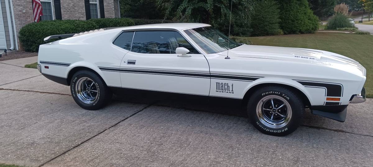 Mustang-mach-1-1971-white-3
