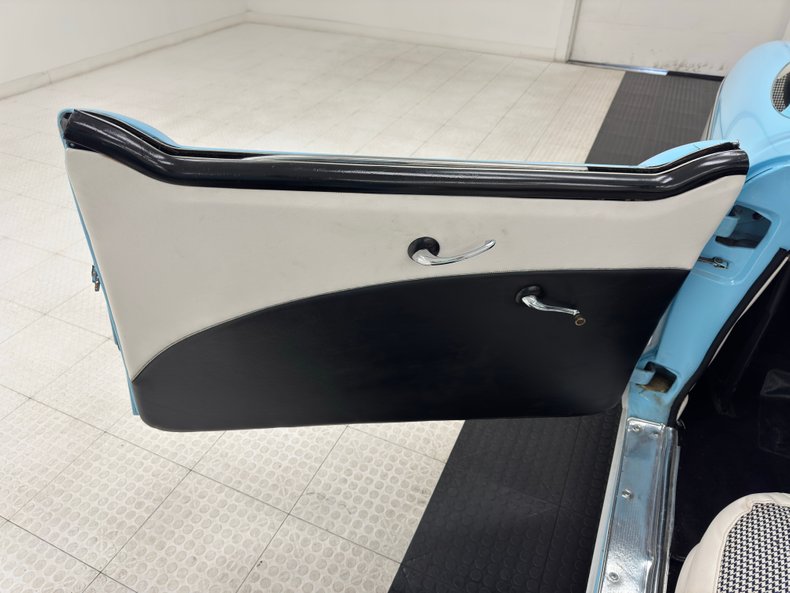 Nash-Metropolitan-1956-Sky-Blue-Black-35