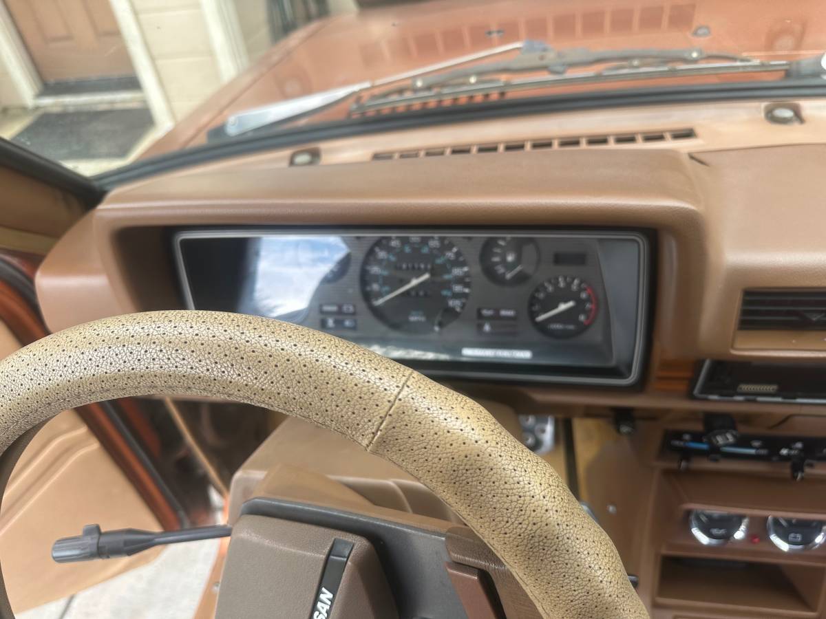 Nissan-1984-brown-7