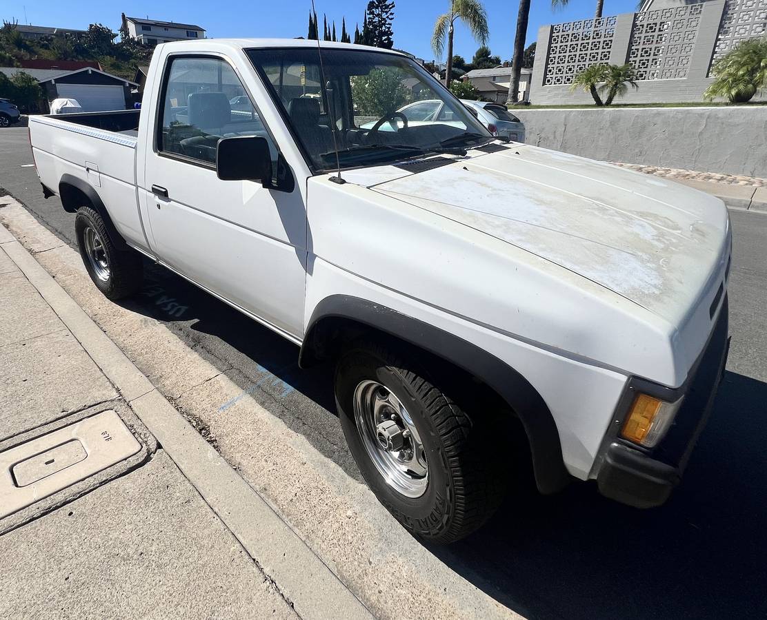 Nissan-1989-white-4