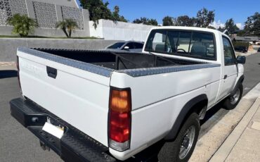 Nissan-1989-white-5