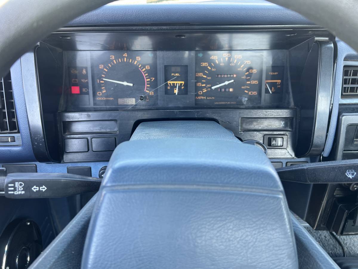 Nissan-1989-white-8