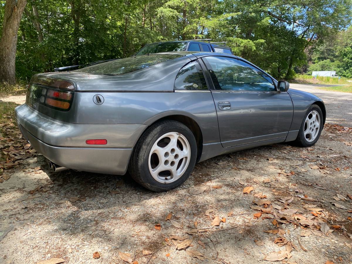Nissan-1992-grey-1