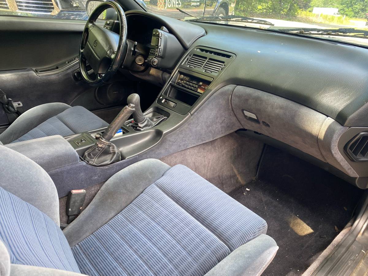 Nissan-1992-grey-2