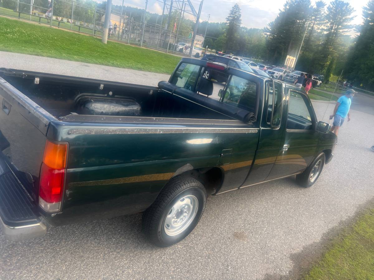 Nissan-1994-green-3