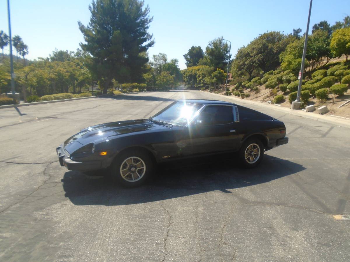 Nissan-280zx-1979-black-5
