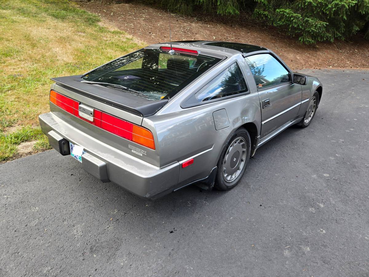 Nissan-300-zx-1987-grey-3