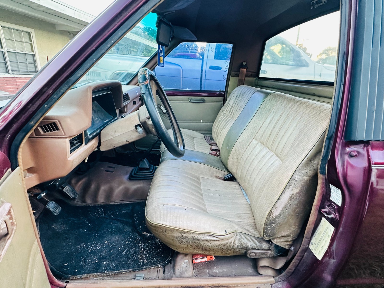 Nissan-720-1985-Standard-Cab-Pickup-14