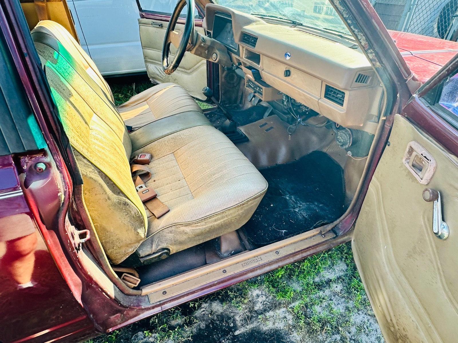 Nissan-720-1985-Standard-Cab-Pickup-23