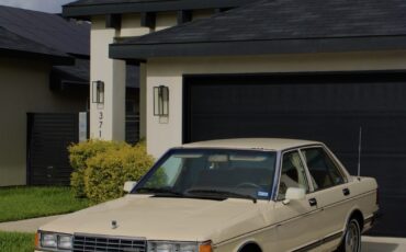Nissan-Maxima-1984-Sedan-1