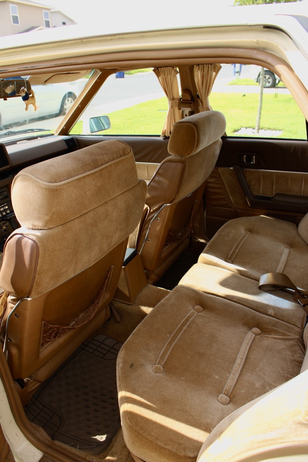 Nissan-Maxima-1984-Sedan-20