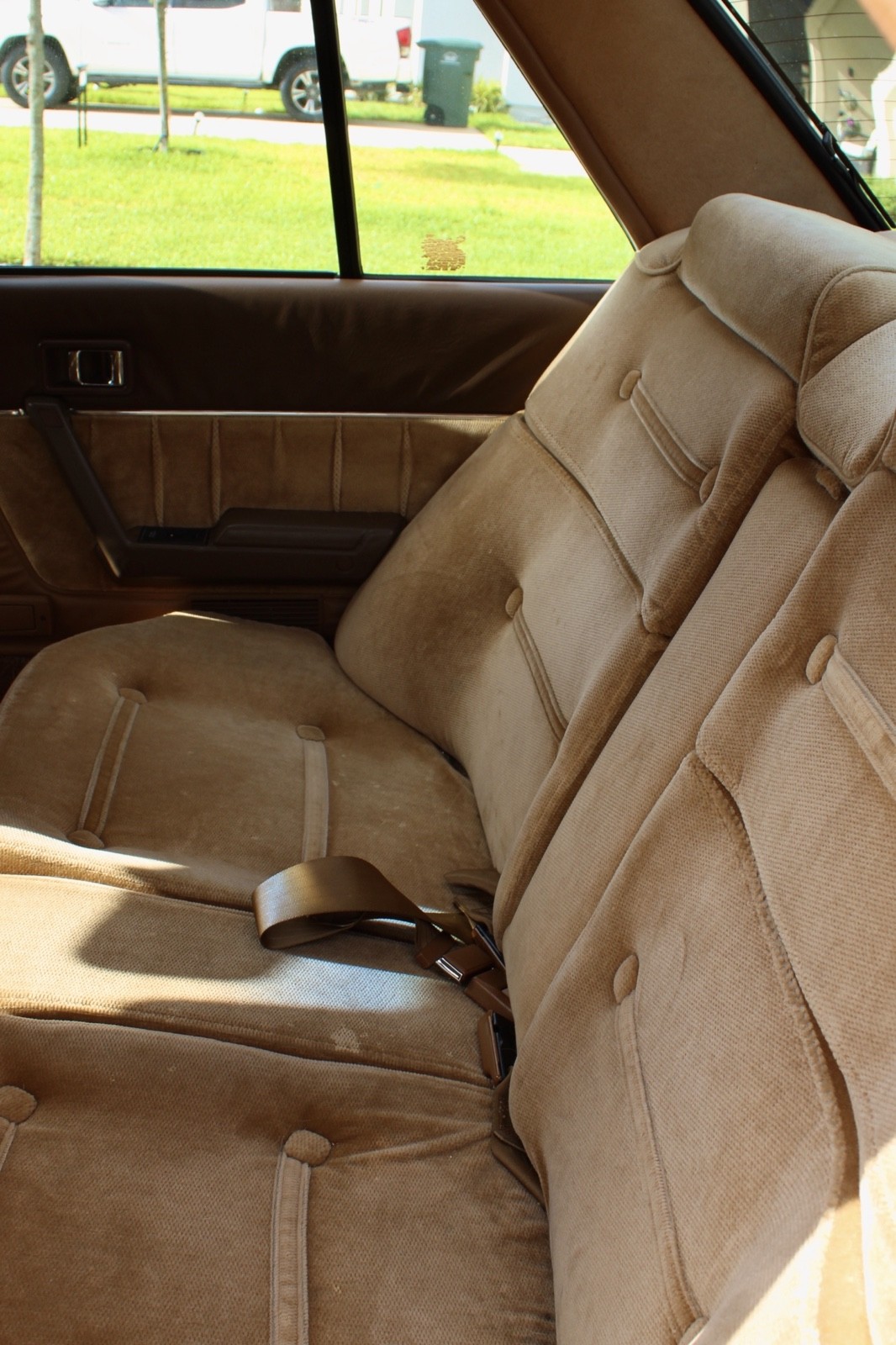 Nissan-Maxima-1984-Sedan-21