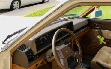 Nissan-Maxima-1984-Sedan-22