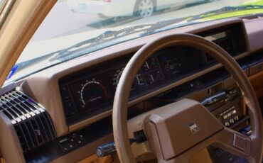 Nissan-Maxima-1984-Sedan-23