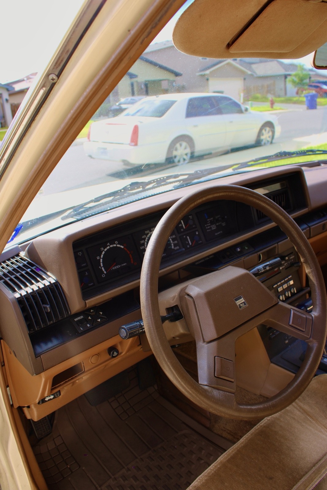 Nissan-Maxima-1984-Sedan-23