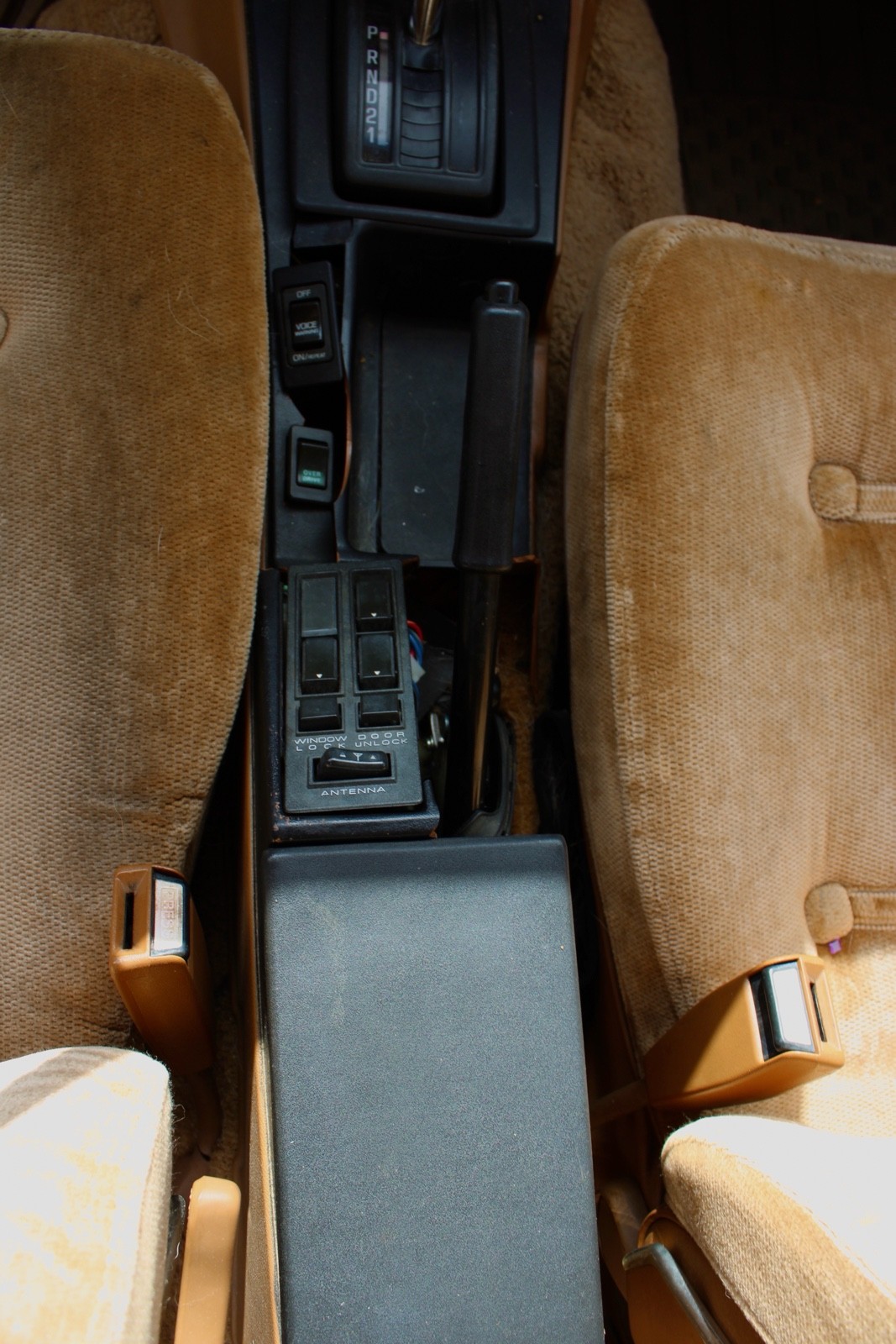 Nissan-Maxima-1984-Sedan-26