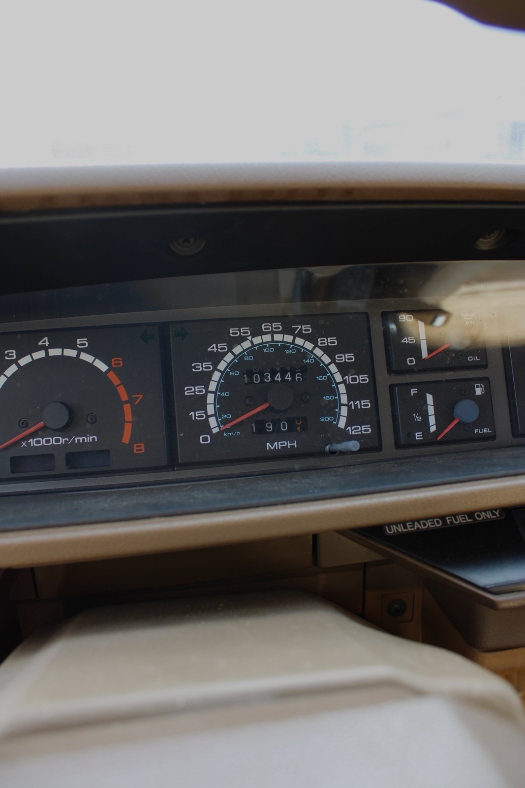 Nissan-Maxima-1984-Sedan-28