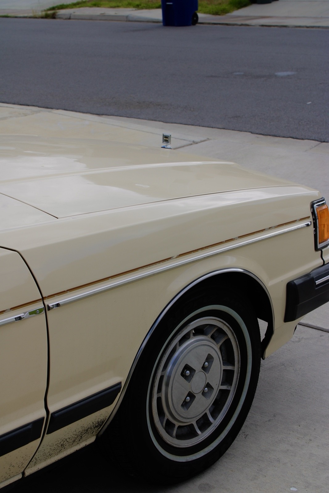 Nissan-Maxima-1984-Sedan-3