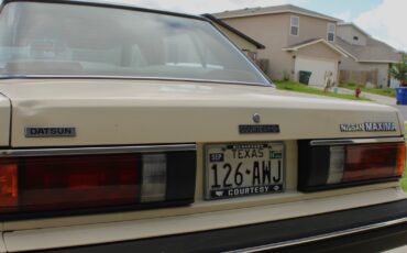 Nissan-Maxima-1984-Sedan-7