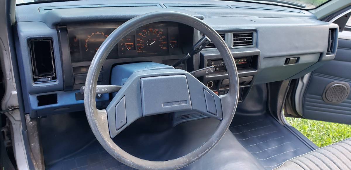 Nissan-d21-1988-grey-6