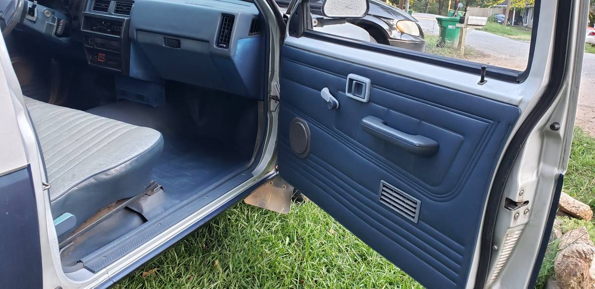 Nissan-d21-1988-grey-9