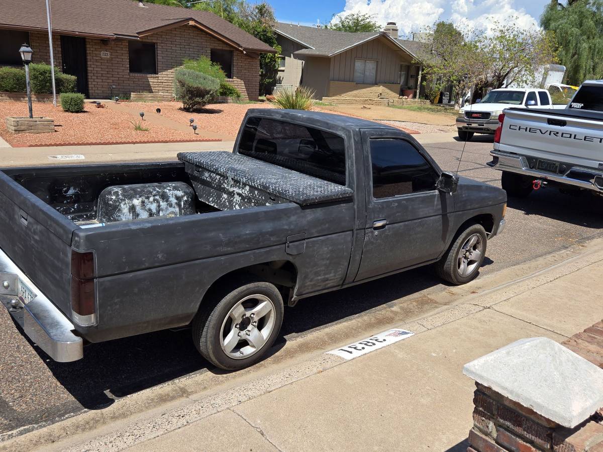 Nissan-d21-hardbody-1991-black-1