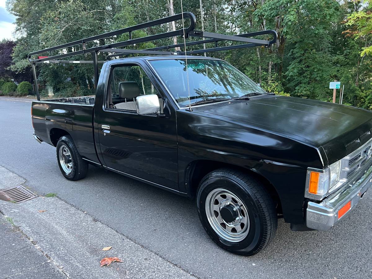 Nissan-d21-hardbody-1991-black-3