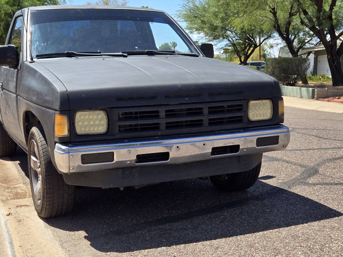 Nissan-d21-hardbody-1991-black-3
