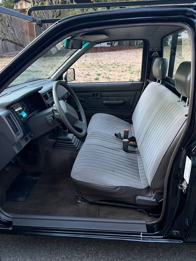 Nissan-d21-hardbody-1991-black-4