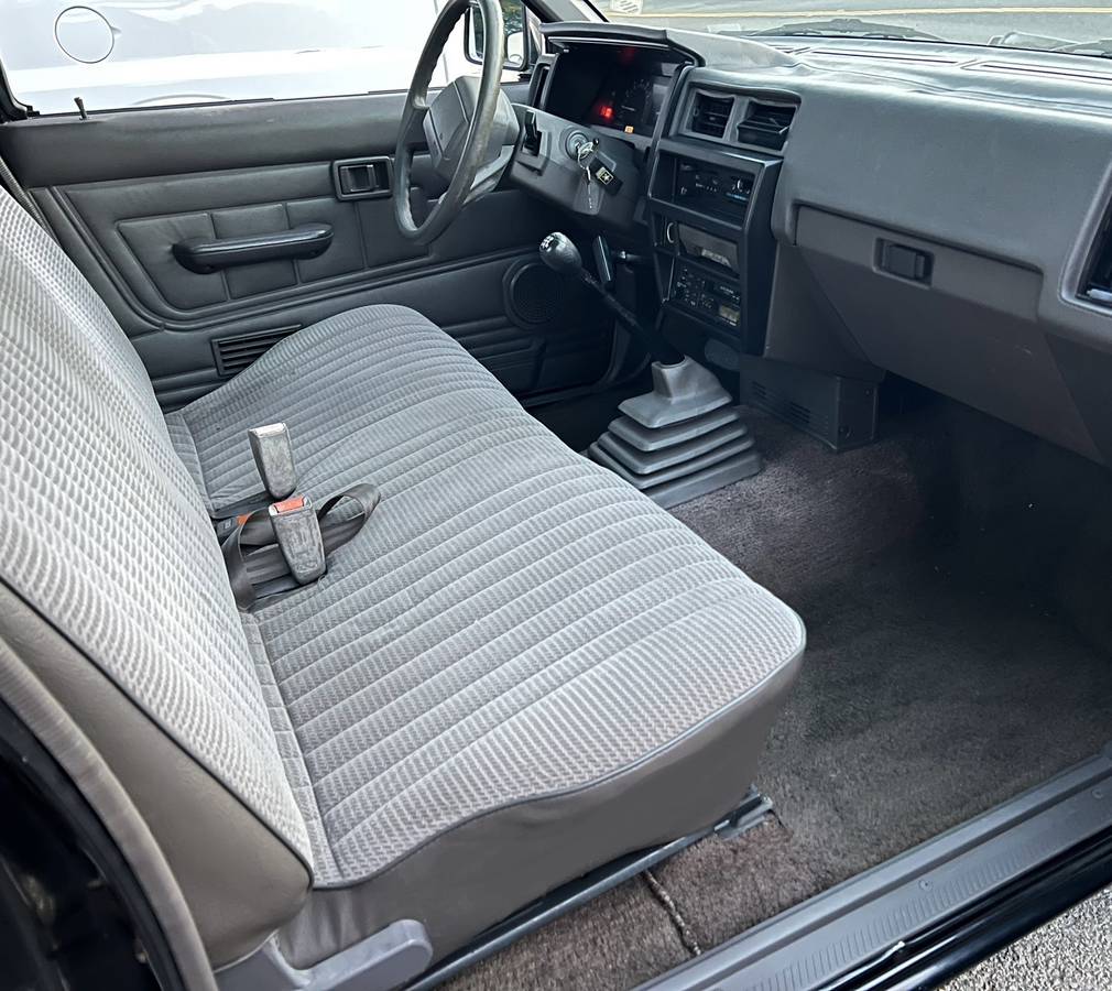 Nissan-d21-hardbody-1991-black-6
