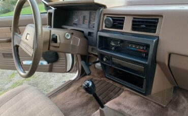 Nissan-d21-hardbody-xe-king-cab-1987-white-12