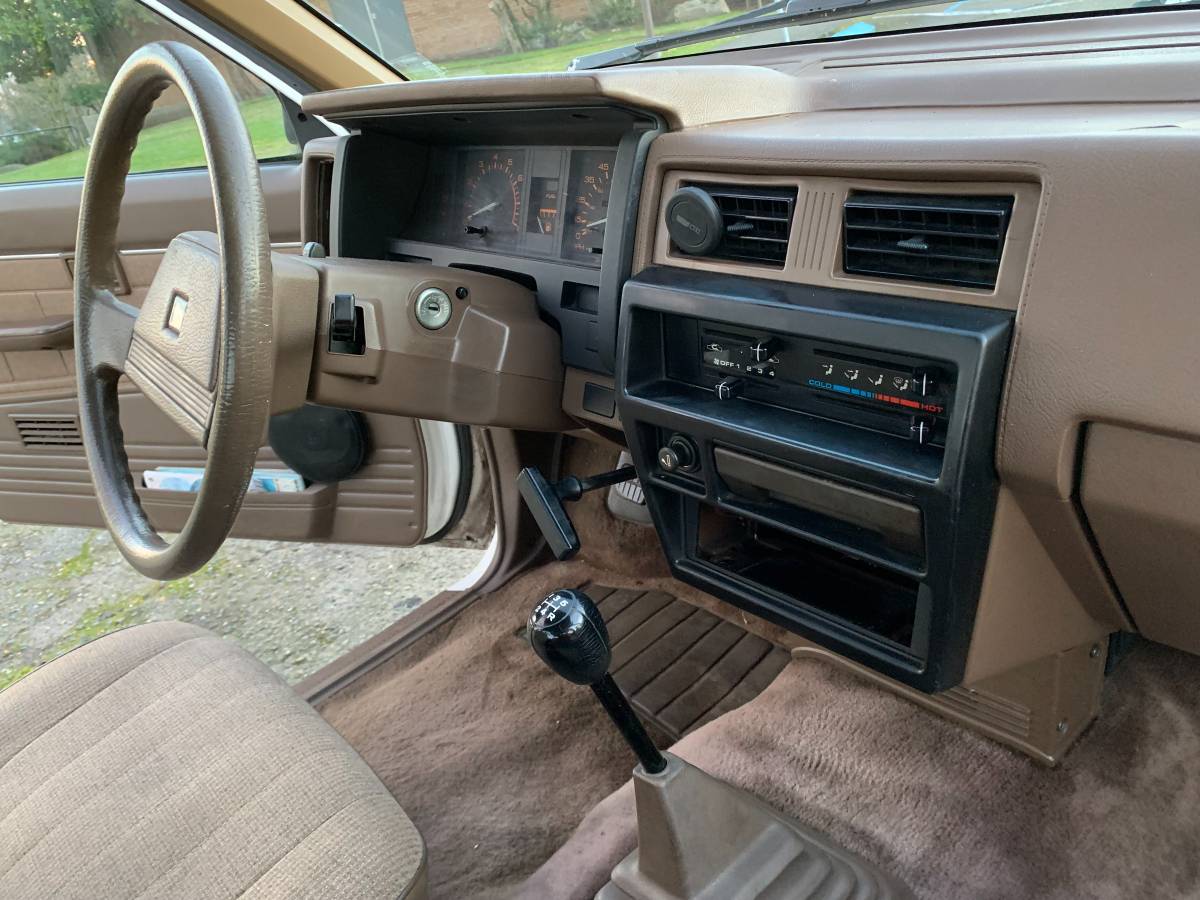 Nissan-d21-hardbody-xe-king-cab-1987-white-12