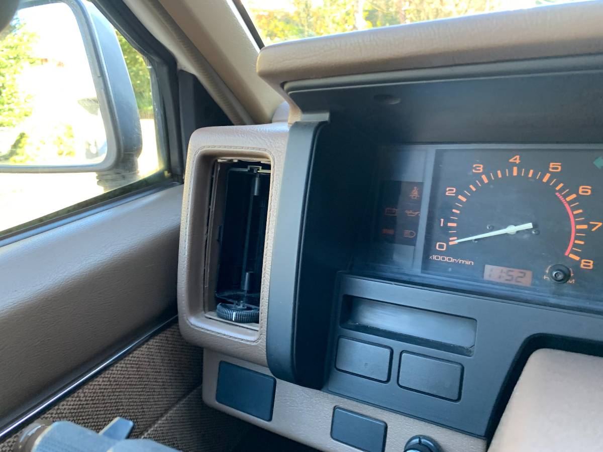 Nissan-d21-hardbody-xe-king-cab-1987-white-14
