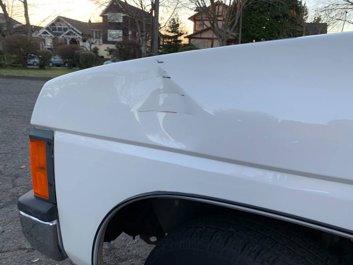 Nissan-d21-hardbody-xe-king-cab-1987-white-17