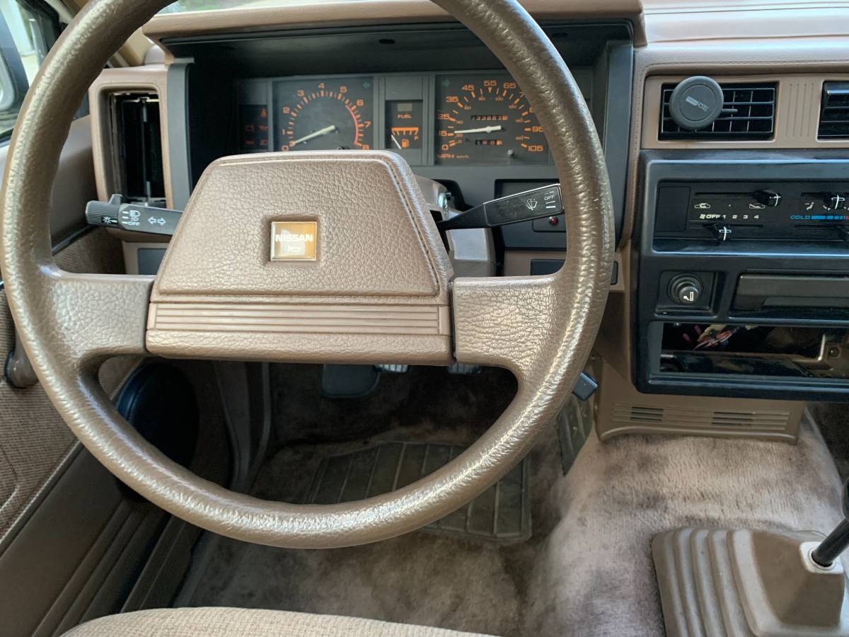 Nissan-d21-hardbody-xe-king-cab-1987-white-21