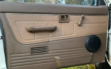 Nissan-d21-hardbody-xe-king-cab-1987-white-22
