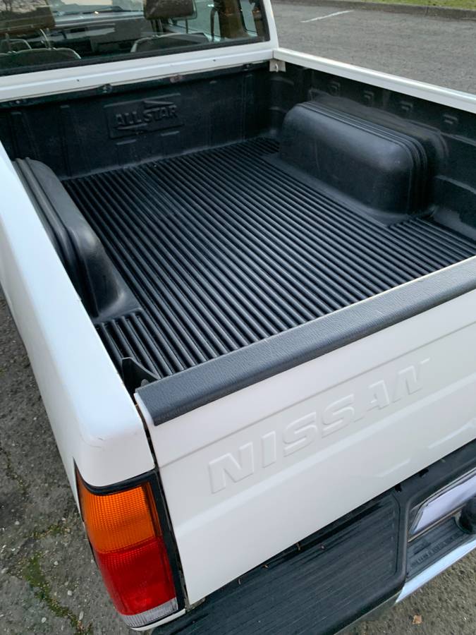 Nissan-d21-hardbody-xe-king-cab-1987-white-5
