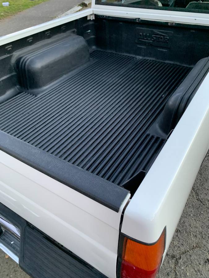 Nissan-d21-hardbody-xe-king-cab-1987-white-6