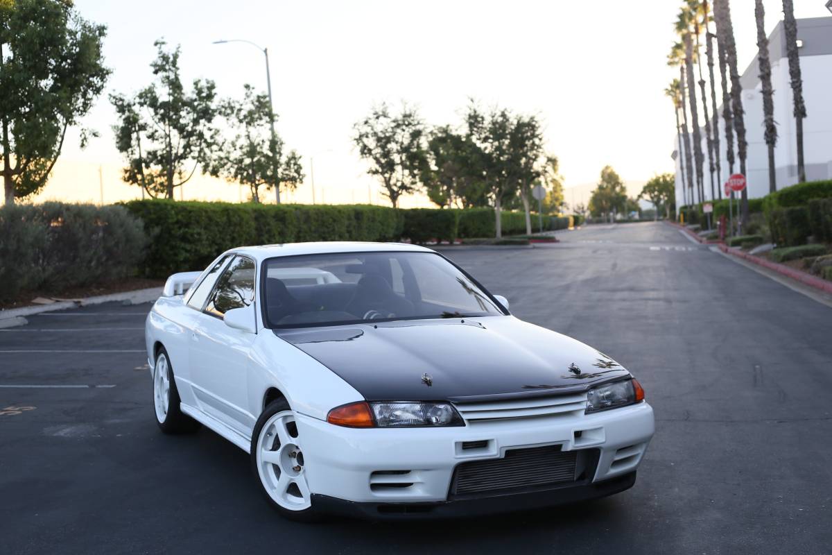 Nissan-gtr-1994-white-1