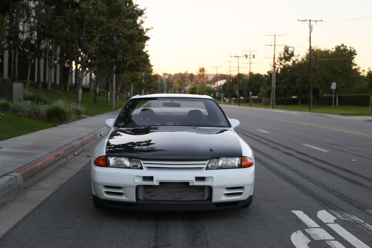 Nissan-gtr-1994-white-10
