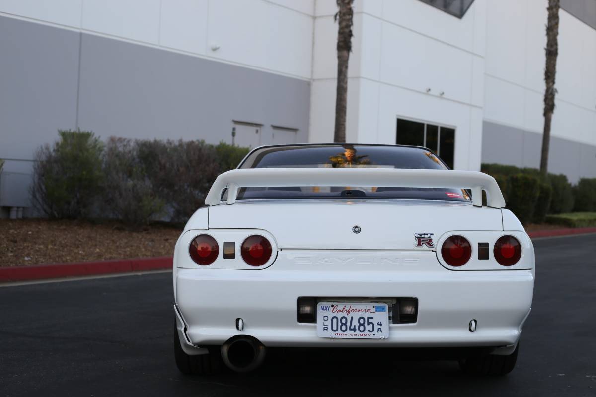 Nissan-gtr-1994-white-12