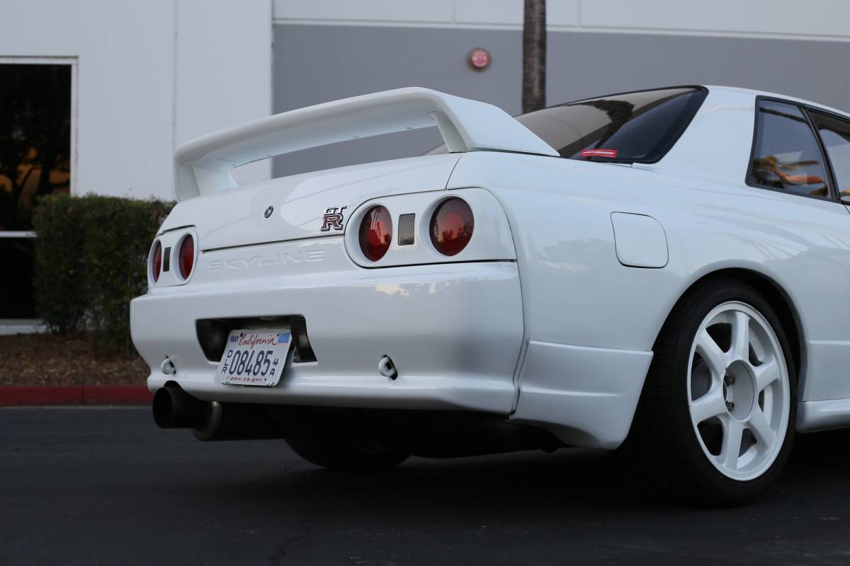 Nissan-gtr-1994-white-2