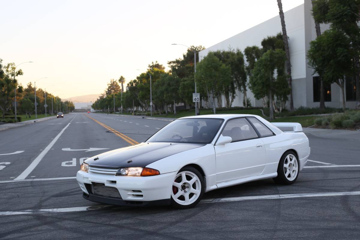 Nissan-gtr-1994-white-21