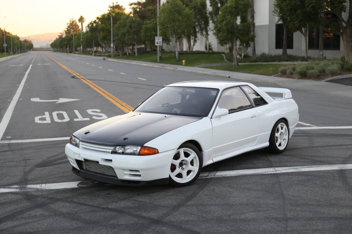 Nissan-gtr-1994-white-22