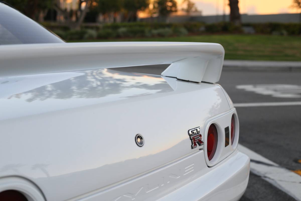 Nissan-gtr-1994-white-3