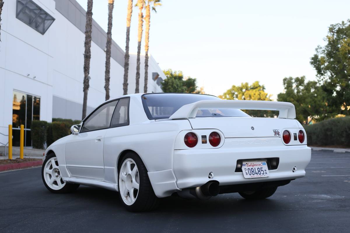 Nissan-gtr-1994-white-6