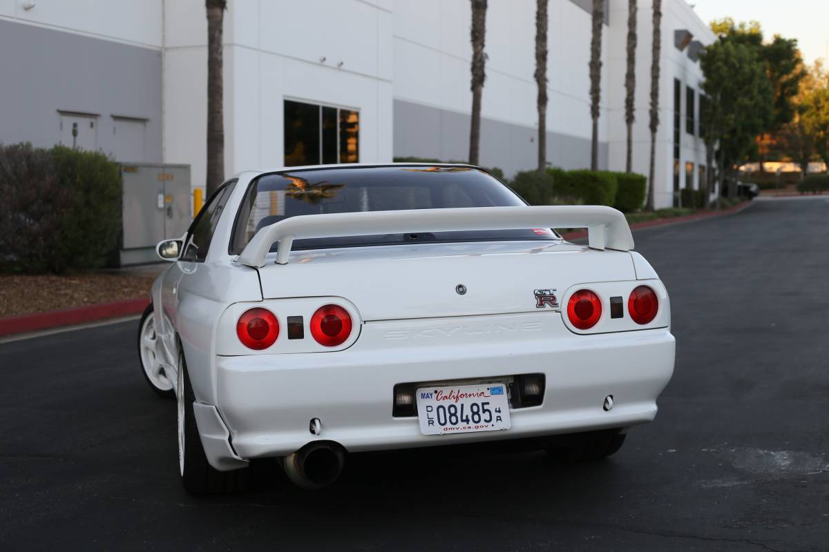 Nissan-gtr-1994-white-7