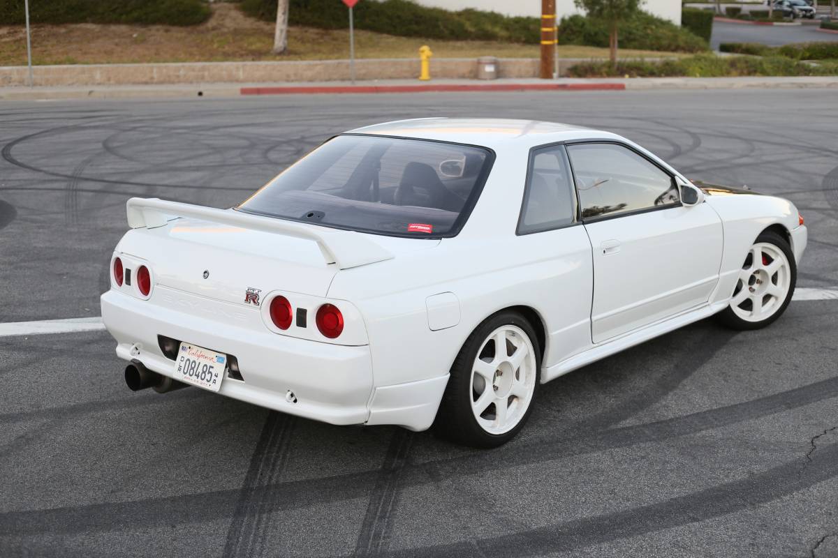 Nissan-gtr-1994-white-8