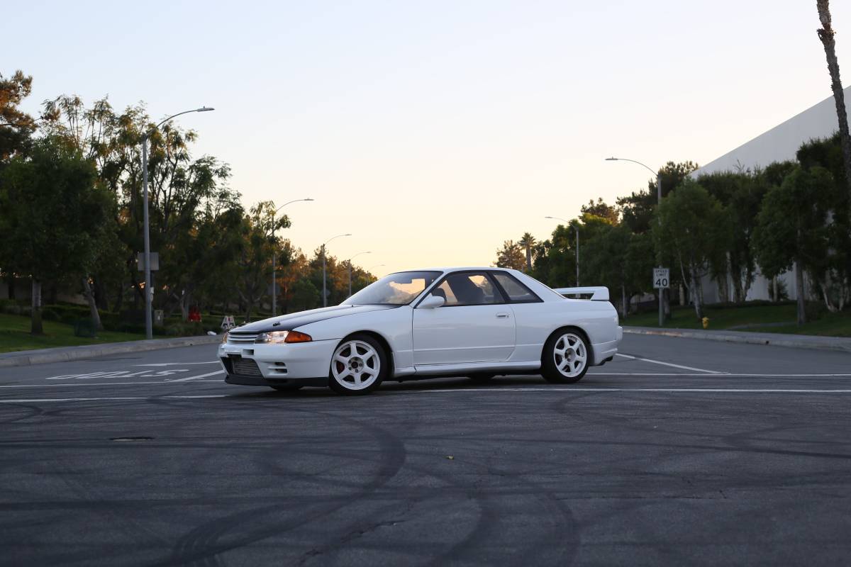 Nissan-gtr-1994-white
